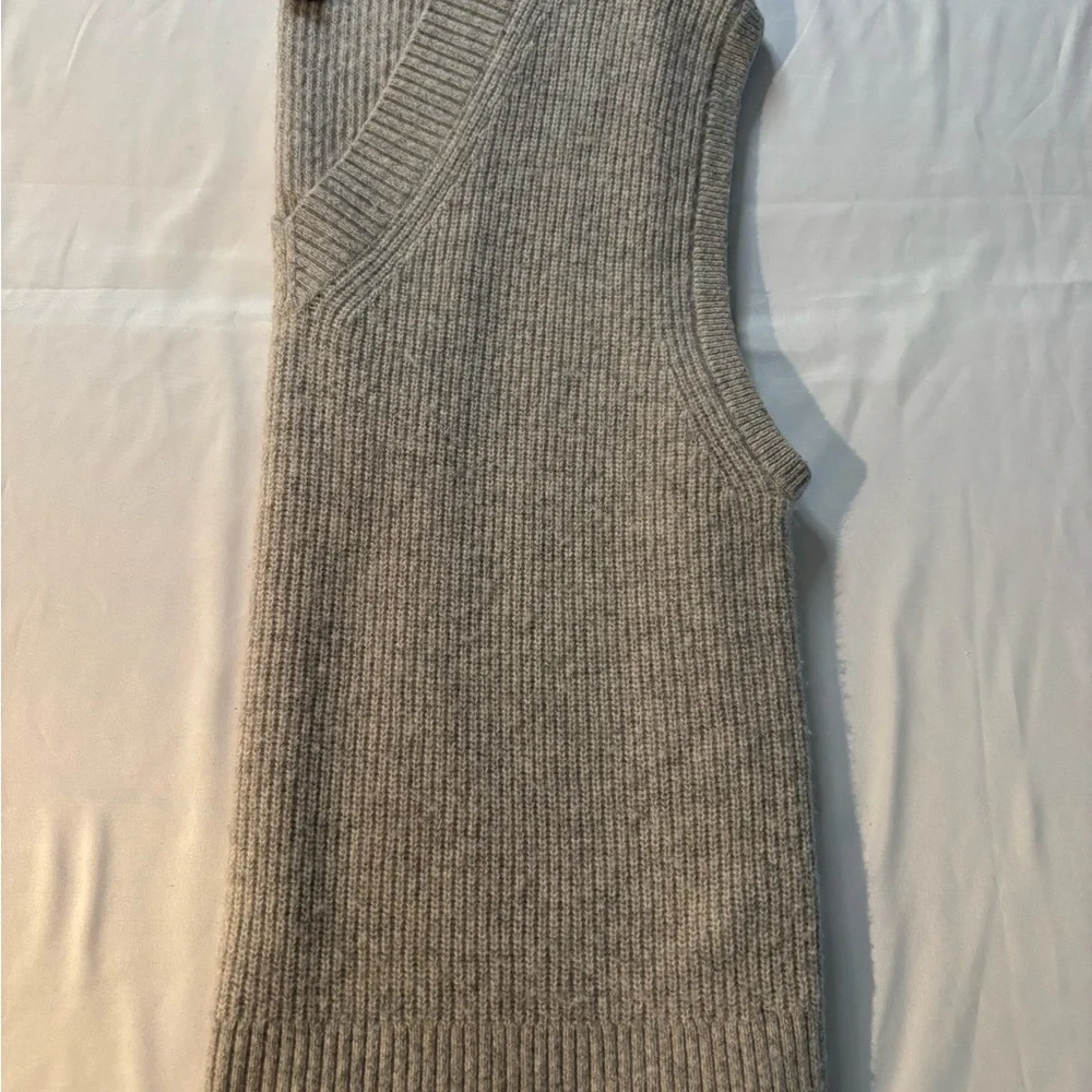 Banana Republic Gray Knit Vest